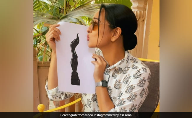 सोनाक्षी सिन्हा ने अवॉर्ड न मिलने पर किया ये काम, बोलीं- फिल्मफेयर तक तो नहीं पहुंच पाई लेकिन..देखें Video