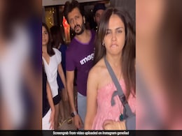 जेनेलिया डिसूजा ने रितेश देशमुख और दोस्तों संग 'वाथी कमिंग' सॉन्ग पर किया डांस, वायरल हुआ Video जेनेलिया डिसूजा ने रितेश देशमुख और दोस्तों संग 'वाथी कमिंग' सॉन्ग पर किया डांस, वायरल हुआ Video