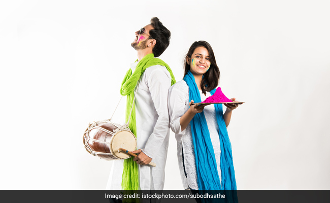 Holi Fashion 2021: 7 White Outfit Ideas For You To Play With Colours In Style