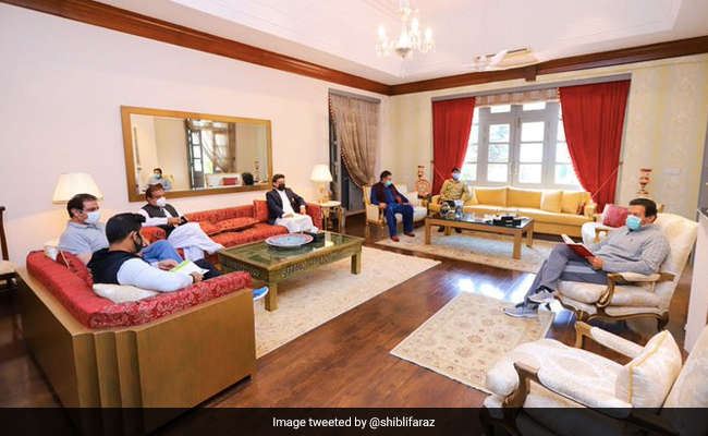 कोरोना पॉजिटिव होने के बावजूद सहयोगियों से मिले पाकिस्‍तान के पीएम इमरान, हर तरफ हो रही आलोचना