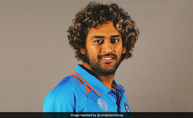 बौद्ध भिक्षु के बाद MS Dhoni की मलिंगा वाली तस्वीर हुई वायरल, फोटो देख भड़के लोग, पूछा यह सवाल