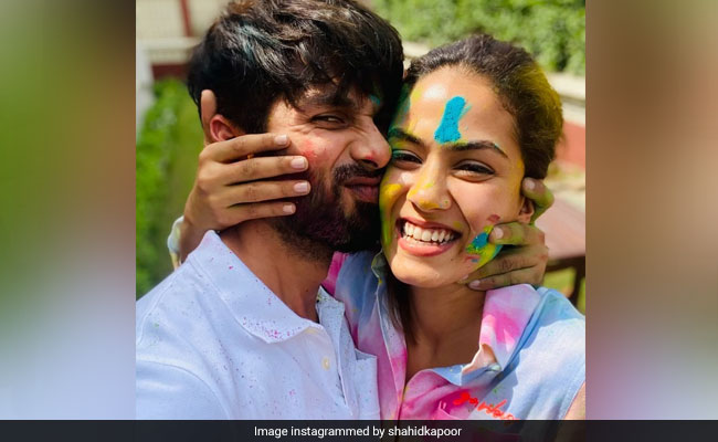 शाहिद कपूर को होली पर पत्नी मीरा पर यूं आया प्यार, फैंस बोले- जो इस जोड़ी से जले, जरा साइड से...