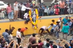 Watch: Unruly Fans, Chaos At Theatre Showing Pawan Kalyan's Film Trailer Watch: Unruly Fans, Chaos At Theatre Showing Pawan Kalyan's Film Trailer