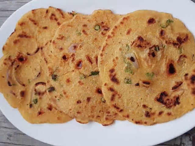 How To Make Sooji Besan Cheela | Easy Sooji Besan Cheela Recipe Video