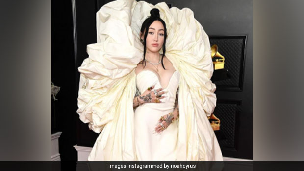 Singer Noah Cyrus' Grammy 2021 Outfit Reminds Twitter Of Popcorn And Cauliflower