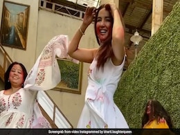 जैस्मिन भसीन ने 'बारिश की जाए' सॉन्ग पर झूमकर किया डांस, भारती सिंह भी साथ आईं नजर- देखें Video जैस्मिन भसीन ने 'बारिश की जाए' सॉन्ग पर झूमकर किया डांस, भारती सिंह भी साथ आईं नजर- देखें Video