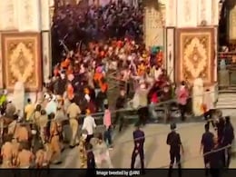 नांदेड़ में लॉकडाउन की उड़ी धज्जियां, प्रदर्शनकारियों ने गुरुद्वारा के पास बैरीकेडिंग तोड़ उपद्रव किया नांदेड़ में लॉकडाउन की उड़ी धज्जियां, प्रदर्शनकारियों ने गुरुद्वारा के पास बैरीकेडिंग तोड़ उपद्रव किया