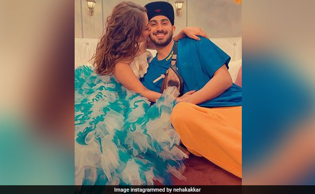 "<I>Haye Marjaneya</i>": Neha Kakkar's ROFL Struggle For Husband Rohan Preet's Attention