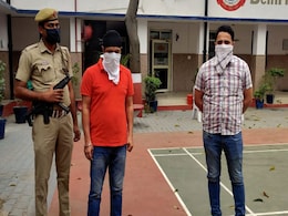 दिल्ली में सीएम और सांसद के नाम पर कर रहा था ठगी, पुलिस ने किया गिरफ्तार दिल्ली में सीएम और सांसद के नाम पर कर रहा था ठगी, पुलिस ने किया गिरफ्तार