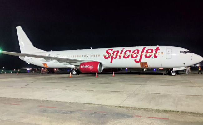 SpiceJet Sends 80 Pilots On 3-Month Leave Without Pay