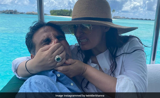 "Couples On Instagram," Can You Please Be As Candid As Akshay Kumar And Twinkle Khanna In This Pic