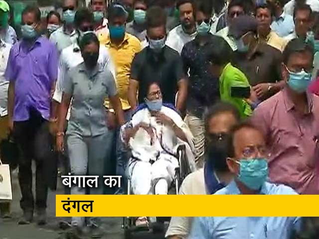 बंगाल चुनाव : नंदीग्राम में व्हीलचेयर पर ममता बनर्जी का रोड शो, सैंकड़ों TMC कार्यकर्ता हुए शामिल
