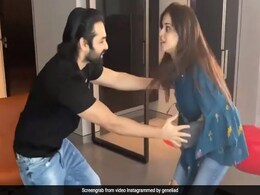 हाथ में चोट के बावजूद शरारतों से बाज नहीं आ रहीं Genelia D'Souza, फिर बिगड़ा बैलेंस...देखें Video हाथ में चोट के बावजूद शरारतों से बाज नहीं आ रहीं Genelia D'Souza, फिर बिगड़ा बैलेंस...देखें Video