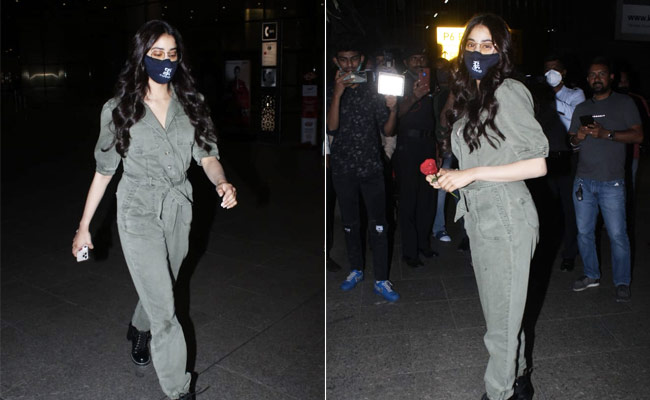 Janhvi Kapoor's Airport Look Shows Us How To Add Chic To Monochrome