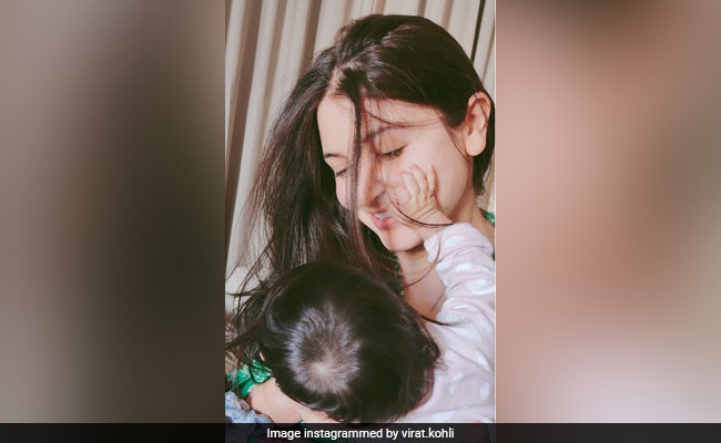 Happy Women's Day 2021: विराट कोहली ने शेयर की Anushka और बेटी वामिका की तस्वीर, लिखा यह खास मैसेज