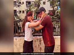 Prince Narula और Yuvika Chaudhary के बीच रंग लगाने के चक्कर में हो गई हाथापाई, देखें Video Prince Narula और Yuvika Chaudhary के बीच रंग लगाने के चक्कर में हो गई हाथापाई, देखें Video