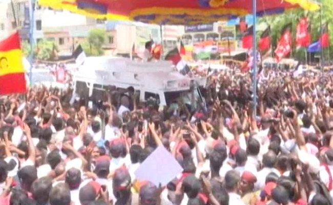 Covid Norms Violated As Huge Crowds Gather Amid Tamil Nadu Poll Campaign