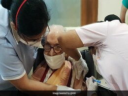 103 साल की महिला को लगी कोरोना वैक्सीन, देश में टीका लेने वाली सबसे उम्रदराज महिला : रिपोर्ट 103 साल की महिला को लगी कोरोना वैक्सीन, देश में टीका लेने वाली सबसे उम्रदराज महिला : रिपोर्ट