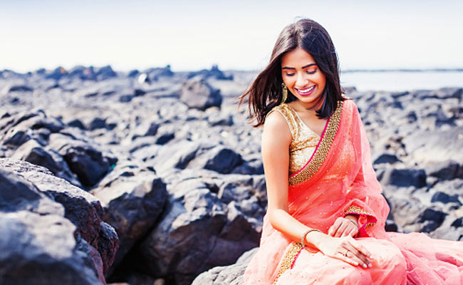 Summer Ethnic Wear: Breezy Linen Sarees For Your Closet