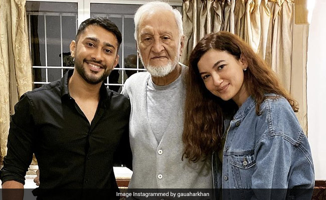 Gauahar Khan के पिता का निधन, प्रीति सिमोस ने शेयर की Post