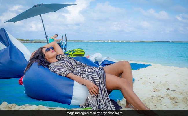 Just A Pic Of Priyanka Chopra "Dreaming Of A Boat On Island" With Her "Guy" Nick Jonas