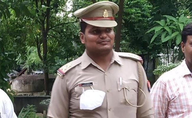 यूपी : दबंग दारोगा...मोहब्‍बत नहीं की तो लड़की और उसके परिजनों पर ठोके 8 केस, जांच कमेटी ने पाया दोषी