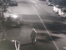 एंटीलिया केस: बढ़ सकती हैं सचिन वाजे की मुश्किलें, PPE किट पहने शख्स से सुलझेगी गुत्थी एंटीलिया केस: बढ़ सकती हैं सचिन वाजे की मुश्किलें, PPE किट पहने शख्स से सुलझेगी गुत्थी