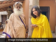 Mouni Roy ने सद्गुरु के साथ शेयर की तस्वीर, बोलीं- 'मेरे पास कहने को कुछ नहीं'