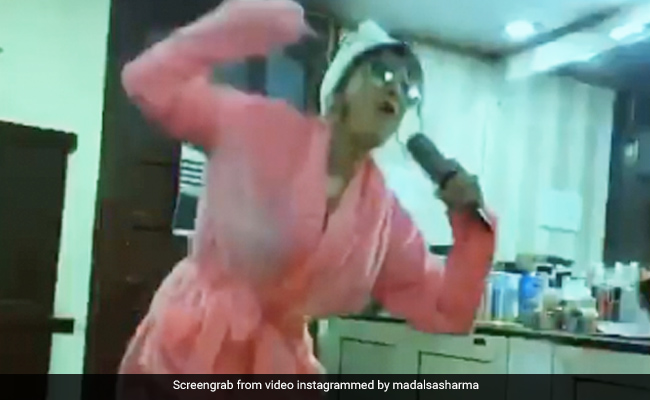 मिथुन चक्रवर्ती की बहू मदालसा ने बाथरूम में आयोजित की प्राइवेट कॉन्सर्ट, फिर यूं दिया परफॉर्मेंस- देखें Video