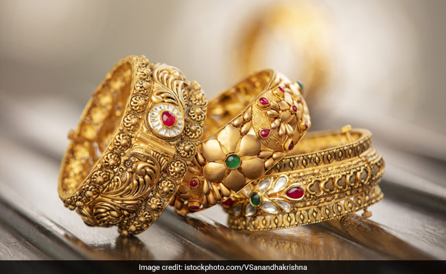 A Buying Guide For Gold Jewellery: 5 Things To Keep In Mind