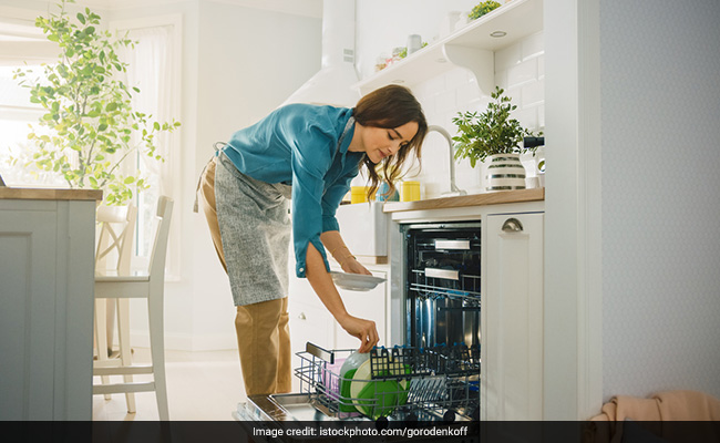 A Smart Buying Guide For Dishwashers: Why It's A Must-Have