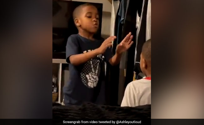 बड़े भाई ने छोटे भाई को कुछ इस तरह सिखाया Deep Breathe लेना, 6 लाख से ज्यादा बार देखा गया Video