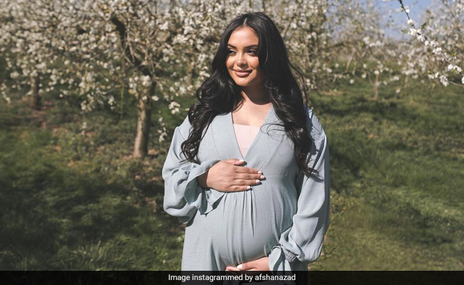 <I>Harry Potter</i> Actress Afshan Azad Announces Pregnancy With Stunning Pics Of Baby Bump