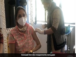 Neena Gupta Gets Her Second Dose Of COVID-19 Vaccine And She Is Not Needle-Shy Anymore Neena Gupta Gets Her Second Dose Of COVID-19 Vaccine And She Is Not Needle-Shy Anymore