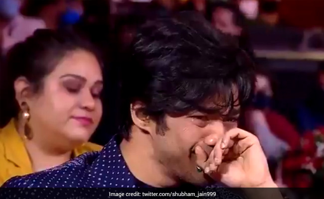 "<I>Kadak Launda Hai Woh</i>": Irrfan Khan's Wife Sutapa Sikdar's Response To Babil Crying At Filmfare Awards