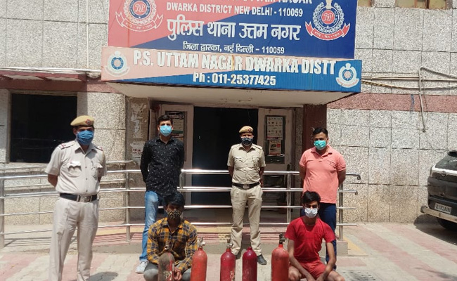 2 Sold Fire Extinguisher As Oxygen Cylinder To Delhi Woman, Arrested