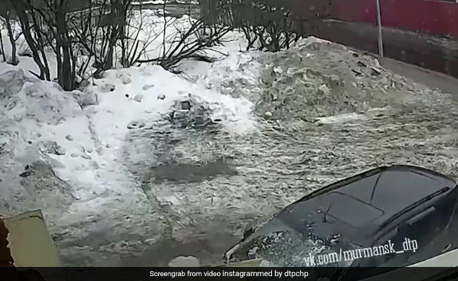 This Couple Was Inside Their Car When A Huge Ice Block Fell On It