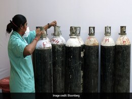 दिल्ली पुलिस ने ऑक्सीजन सिलेंडरों की कालाबाजारी करने वाले को दबोचा,जरूरतमंदों को मिलेंगे सिलेंडर दिल्ली पुलिस ने ऑक्सीजन सिलेंडरों की कालाबाजारी करने वाले को दबोचा,जरूरतमंदों को मिलेंगे सिलेंडर