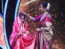 Rekha ने Neha Kakkar से की शादी में नहीं बुलाने की शिकायत, फिर शगुन में गिफ्ट की साड़ी... Rekha ने Neha Kakkar से की शादी में नहीं बुलाने की शिकायत, फिर शगुन में गिफ्ट की साड़ी...