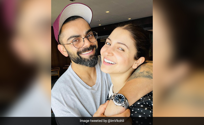 विराट कोहली ने अनुष्का शर्मा के साथ शेयर की फोटो, फैन्स बोले- क्या कहना चाह रहा है भाई