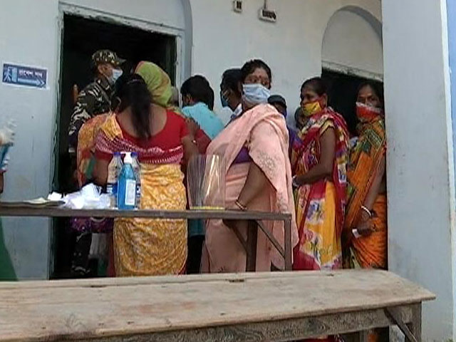 पश्चिम बंगाल में हिंसा प्रभावित चौथे चरण में 76.16 प्रतिशत पड़े वोट,रात तक बढ़ सकता है आंकड़ा