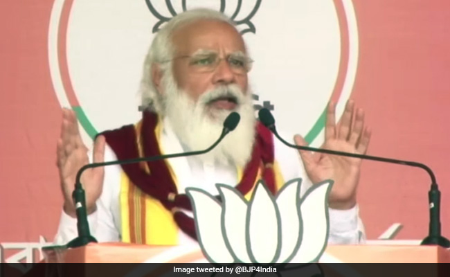Watch: PM Pauses Speech In Bengal To Help Elderly Woman