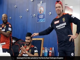 IPL 2021: जीत के बाद RCB ने ड्रेसिंग रूम में मचाया धमाल, देवदत्त पडीक्कल का हुआ Royal Welcome - देखें Video IPL 2021: जीत के बाद RCB ने ड्रेसिंग रूम में मचाया धमाल, देवदत्त पडीक्कल का हुआ Royal Welcome - देखें Video