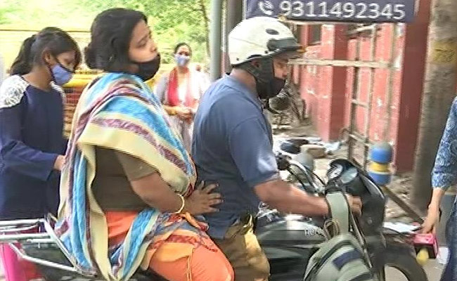 "My Wife Will Die": Man's Desperate Plea Outside Top Delhi Covid Hospital