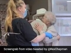 Corona की वजह से महीनों बाद मिले बुजुर्ग पति-पत्नी, गले लगते ही फूट-फूटकर लगे रोने, वीडियो देख आ जाएंगे आंसू