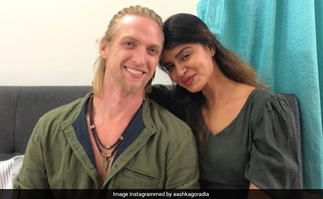 Aashka Goradia And Husband Are Covid-Positive: "This New Strain Is A Nasty And Sly Devil"