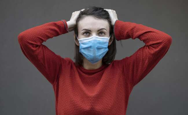क्या डबल मास्क पहनने से Coronavirus से संक्रमित होने का खतरा कम होता है? किसको पहनने चाहिए दो मास्क