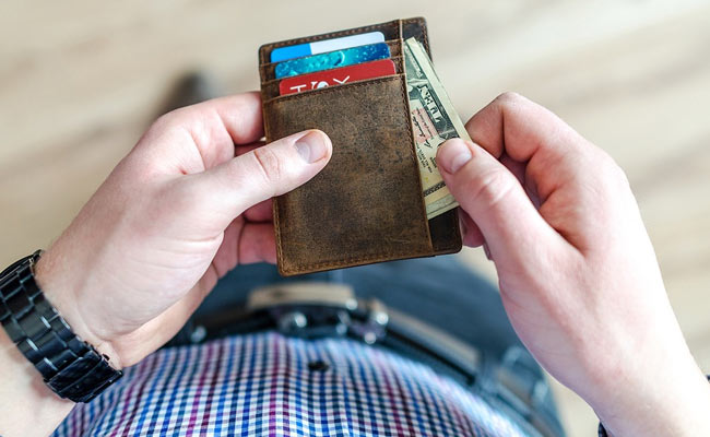 People Reveal Their First Salaries In Nostalgia-Filled Twitter Thread