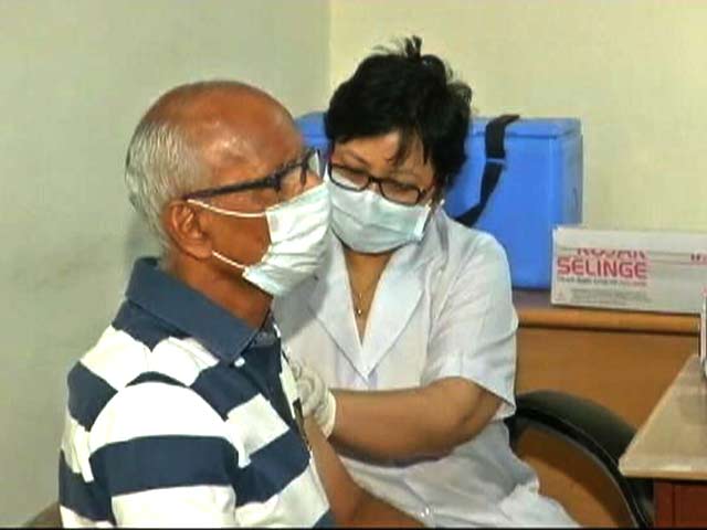 दिल्ली में 45 साल से कम उम्र के लोगों को वैक्सीन देने को लेकर अस्पताल को नोटिस भेजा