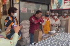 In Video, Salman Khan Checks Food Being Sent To Mumbai Frontline Workers In Video, Salman Khan Checks Food Being Sent To Mumbai Frontline Workers